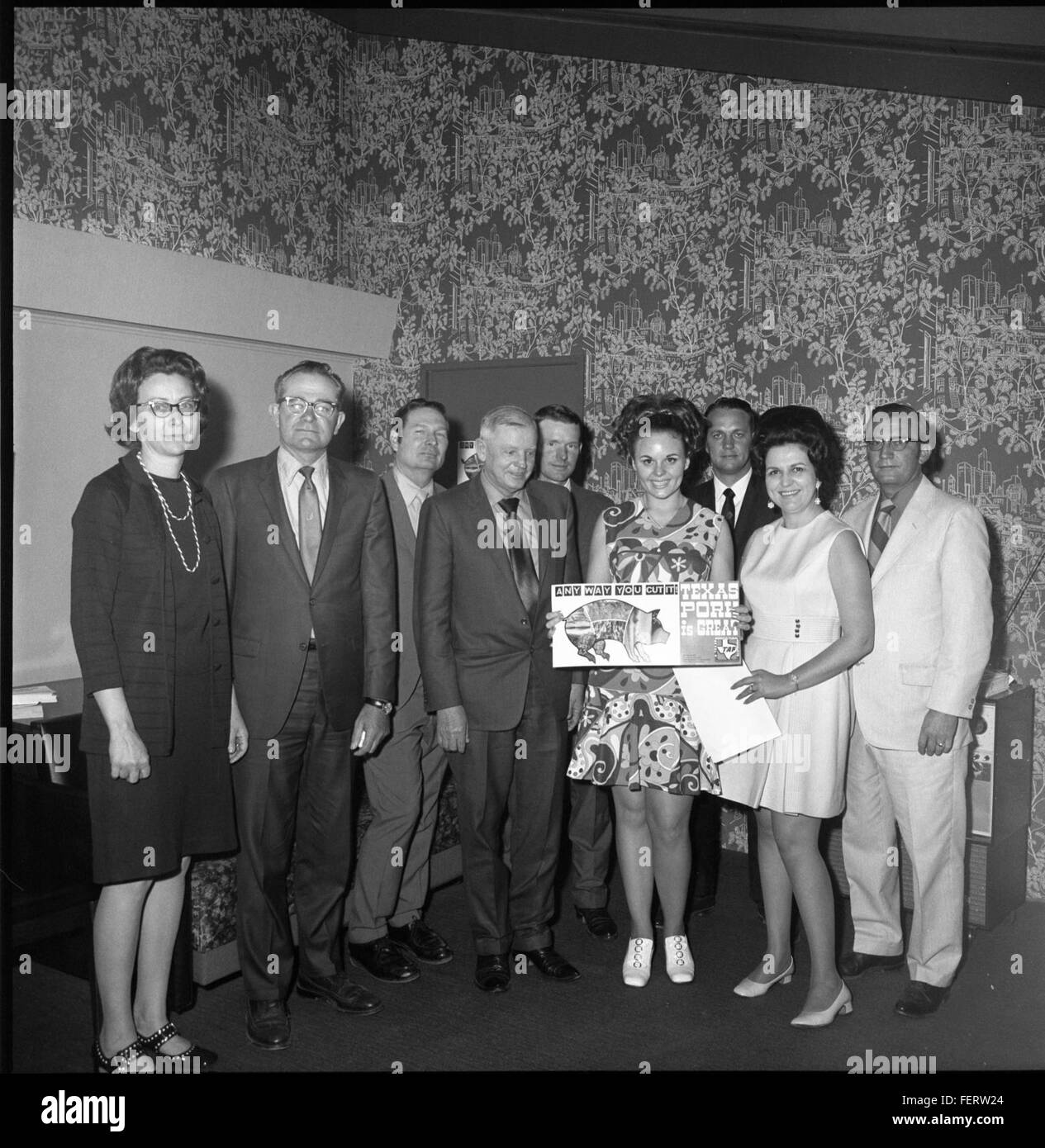 Un événement de 1970 commémorant la Proclamation du porc, qui célébrait l'industrie du porc, suivi d'un déjeuner au Texas, reflétant la culture agricole de la région. Banque D'Images