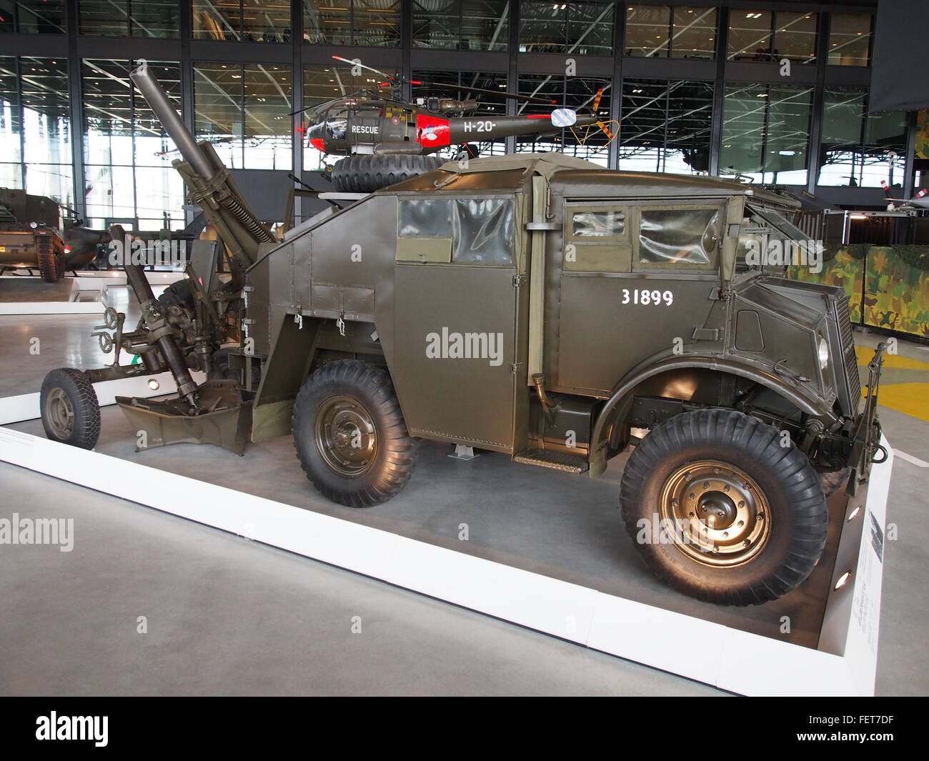 Aritllerietrekker Quad CGT rencontré mortier pic3 Banque D'Images