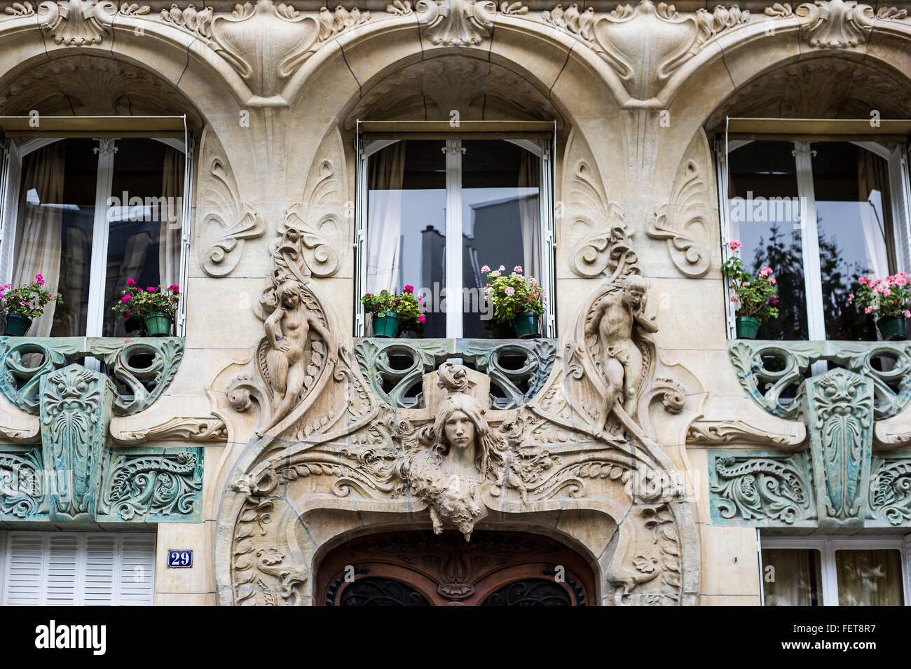 La façade Art Déco, l'Avenue Rapp, Paris, Ile-de-France, France Banque D'Images