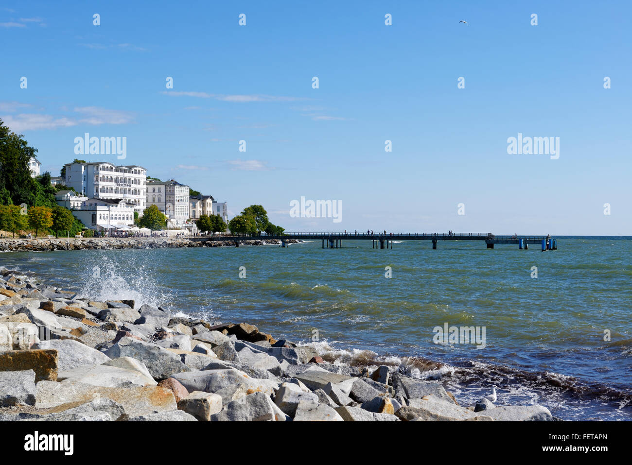 Promenade et Sassnitz Pier, l'hôtel Fürstenhof, architecture complexe, Sassnitz, Rügen, Mecklembourg-Poméranie-Occidentale, Allemagne Banque D'Images