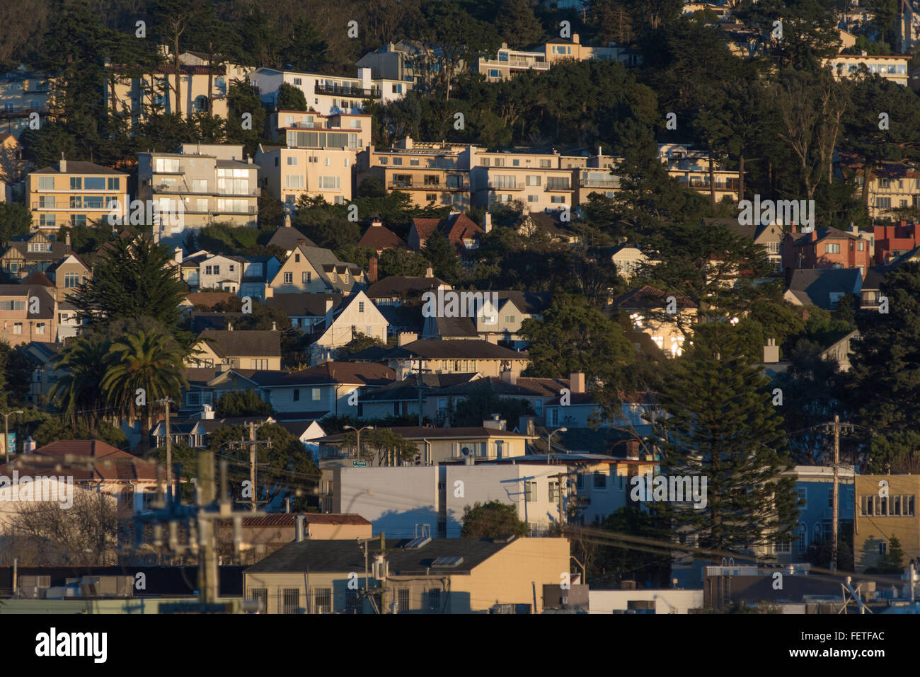 Quartier résidentiel surplombant portail ouest à San Francisco, Californie, USA allumé par fin d'après-midi Banque D'Images