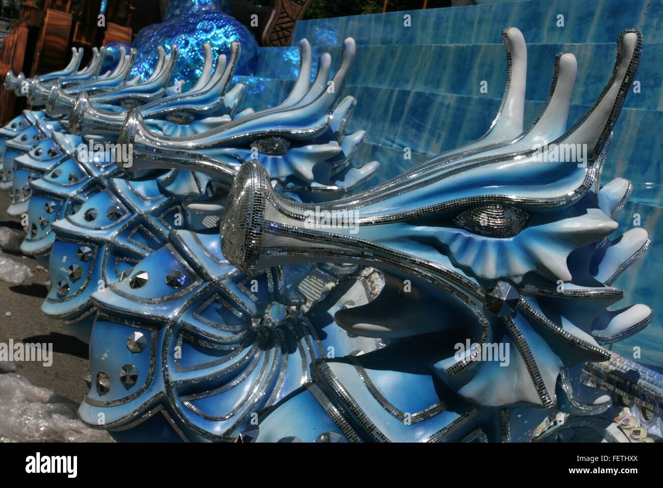 Rio de Janeiro, Brésil, le 8 février 2016. Flotteur de GRES Portela, heures avant le défilé de carnaval 2016 Rio de écoles de samba. Crédit : Maria Adelaide Silva/Alamy Live News Banque D'Images