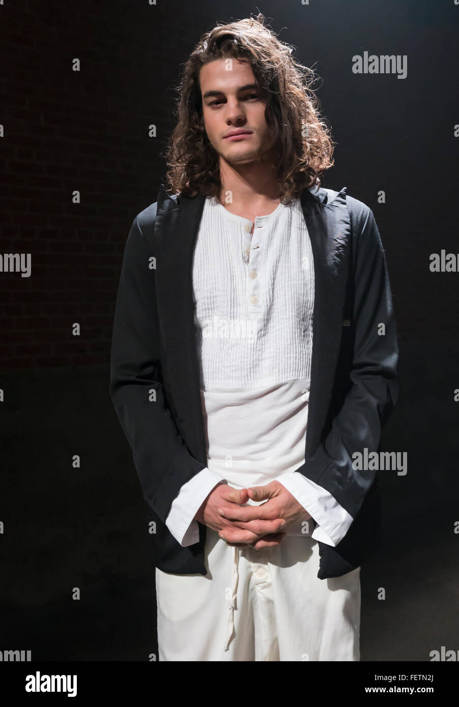 NEW YORK, NY - 3 février, 2016 : Peter Raven Maben pose à Greg Lauren présentation au cours de la NYFW Men's F/W 2016 Banque D'Images