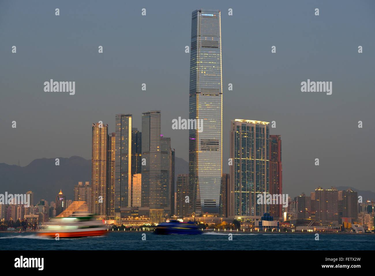 La nouvelle ville de Kowloon et de Hong Kong, le plus haut bâtiment de l'International commerce center ICC, Hong Kong, Chine. Banque D'Images