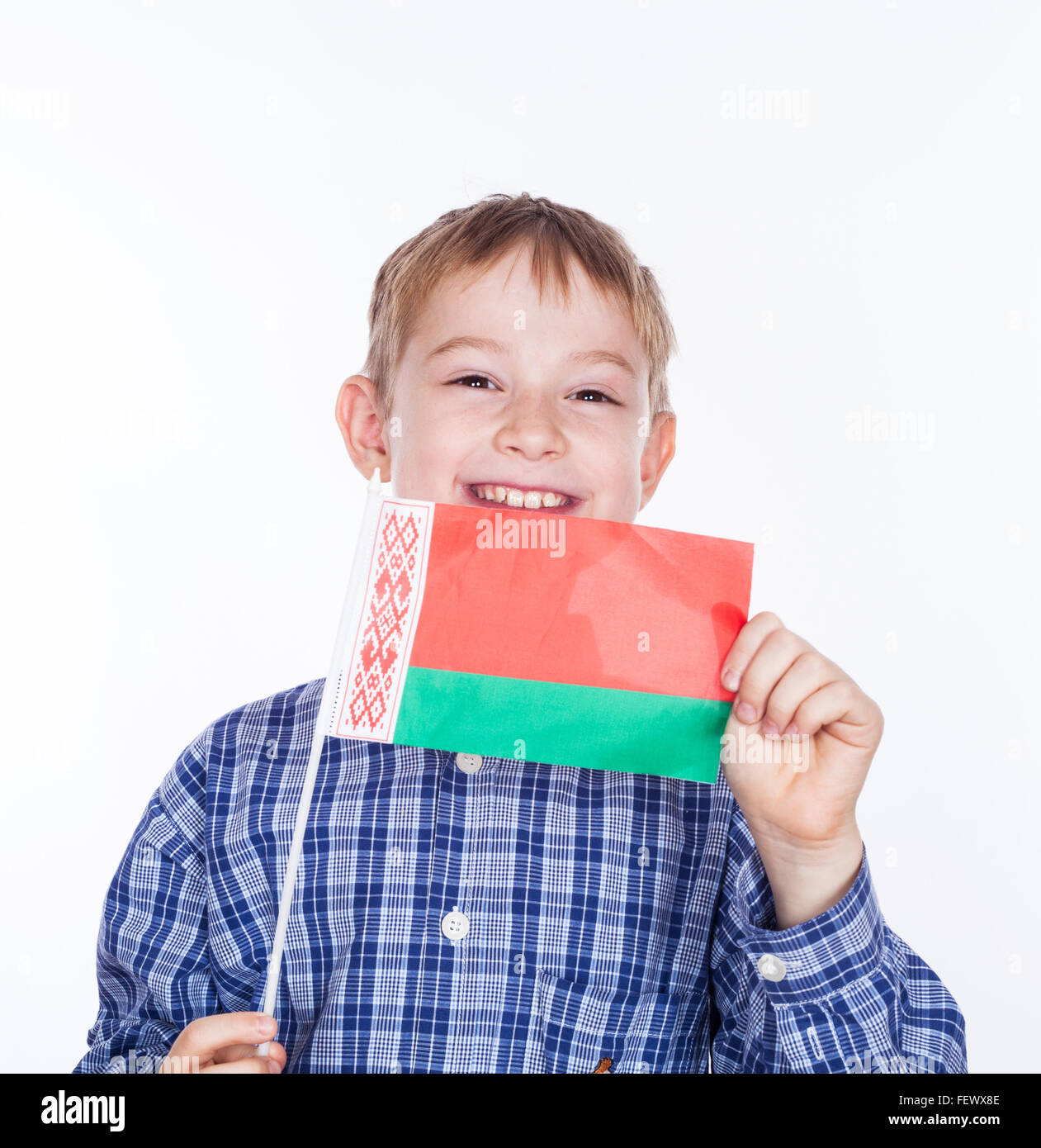 Petit garçon avec drapeau biélorusse Banque D'Images