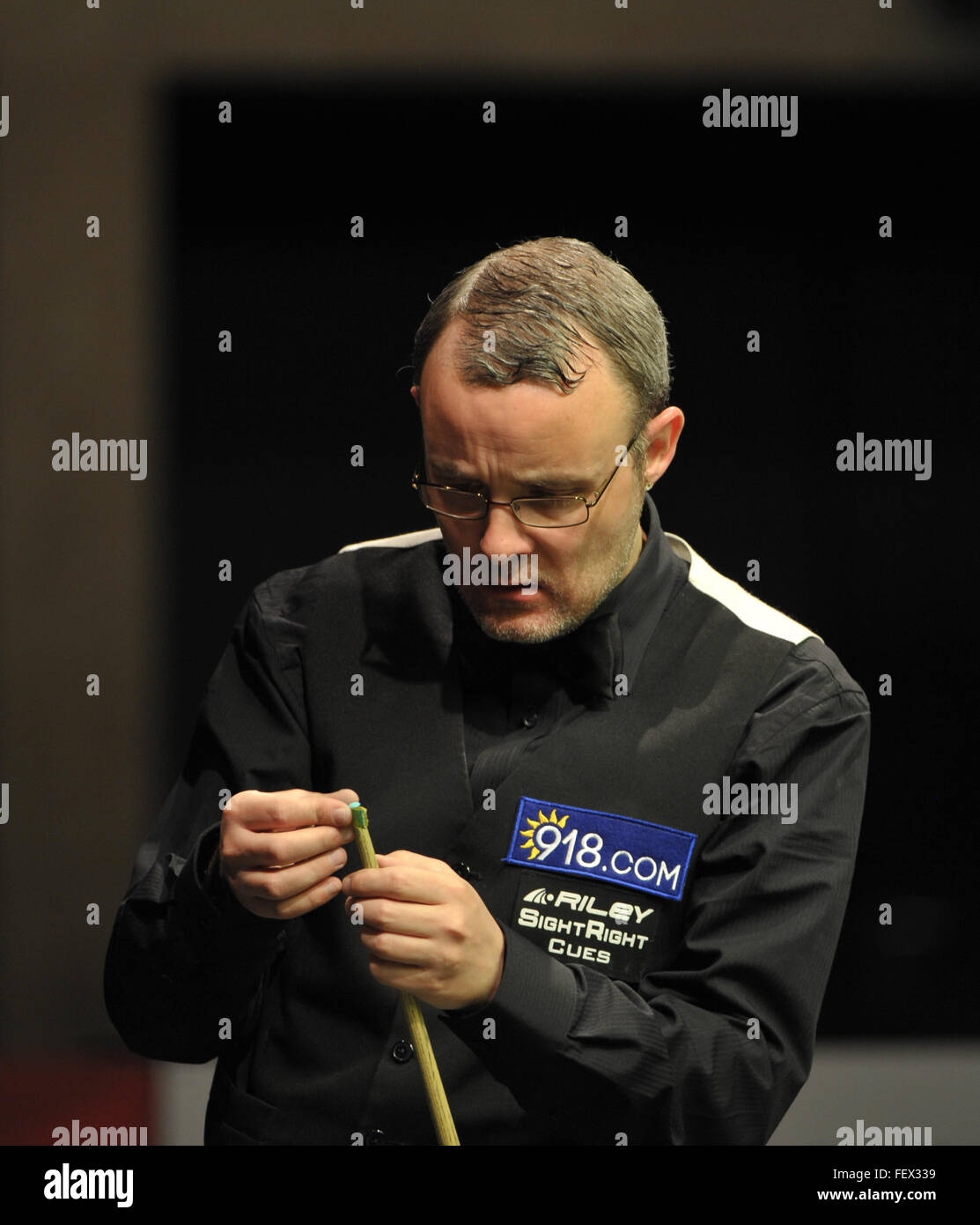 L'Angleterre Martin Gould en photo lors de la finale 2016 Snooker maîtres allemands contre Belgique's Luca Brecel à Berlin, Allemagne, 07 février 2016. Photo : ROLAND POPP/DPA - AUCUN FIL SERVICE - Banque D'Images