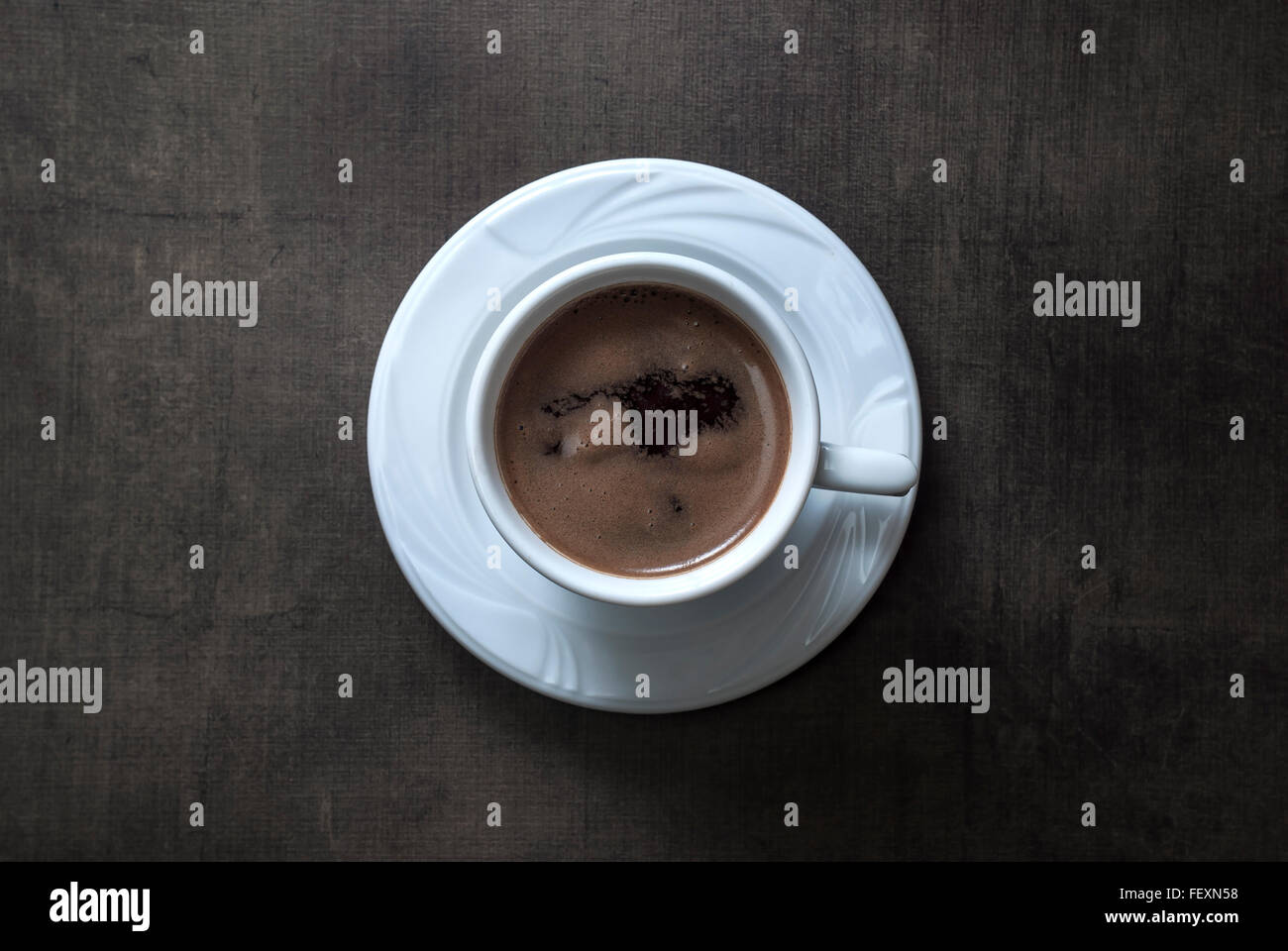Tasse à café sur table en bois, l'arrière-plan Vue du dessus avec copie espace. Banque D'Images