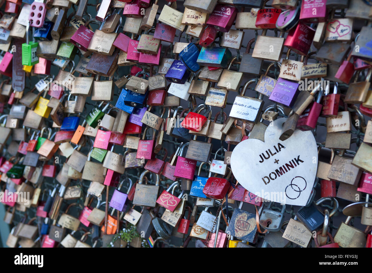 L'Europe, l'Allemagne, Cologne, cadenas sur sentier de clôture du pont ferroviaire de Hohenzollern. Europa, Deutschland, Koeln, Vorhaen Banque D'Images