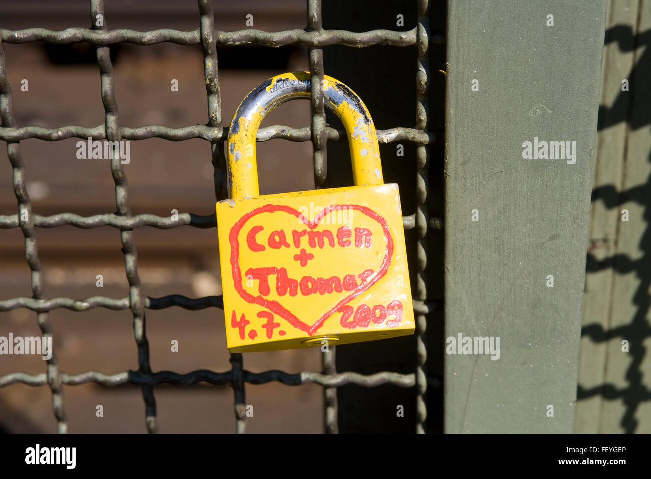 L'Europe, l'Allemagne, Cologne, cadenas sur sentier de clôture du pont ferroviaire de Hohenzollern. Europa, Deutschland, Koeln, Vorhaen Banque D'Images