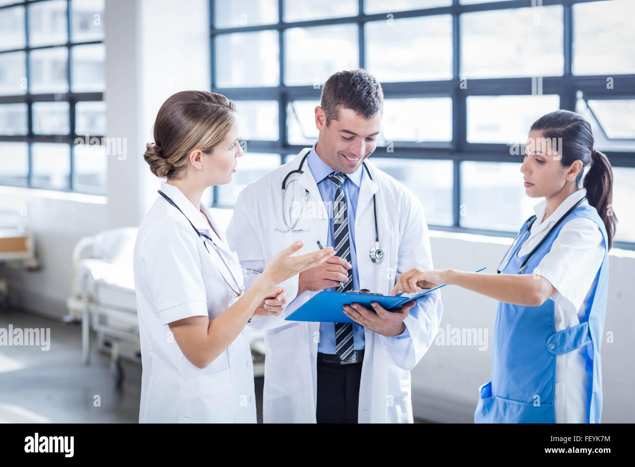 Comité permanent de l'équipe médicale et de parler Banque D'Images