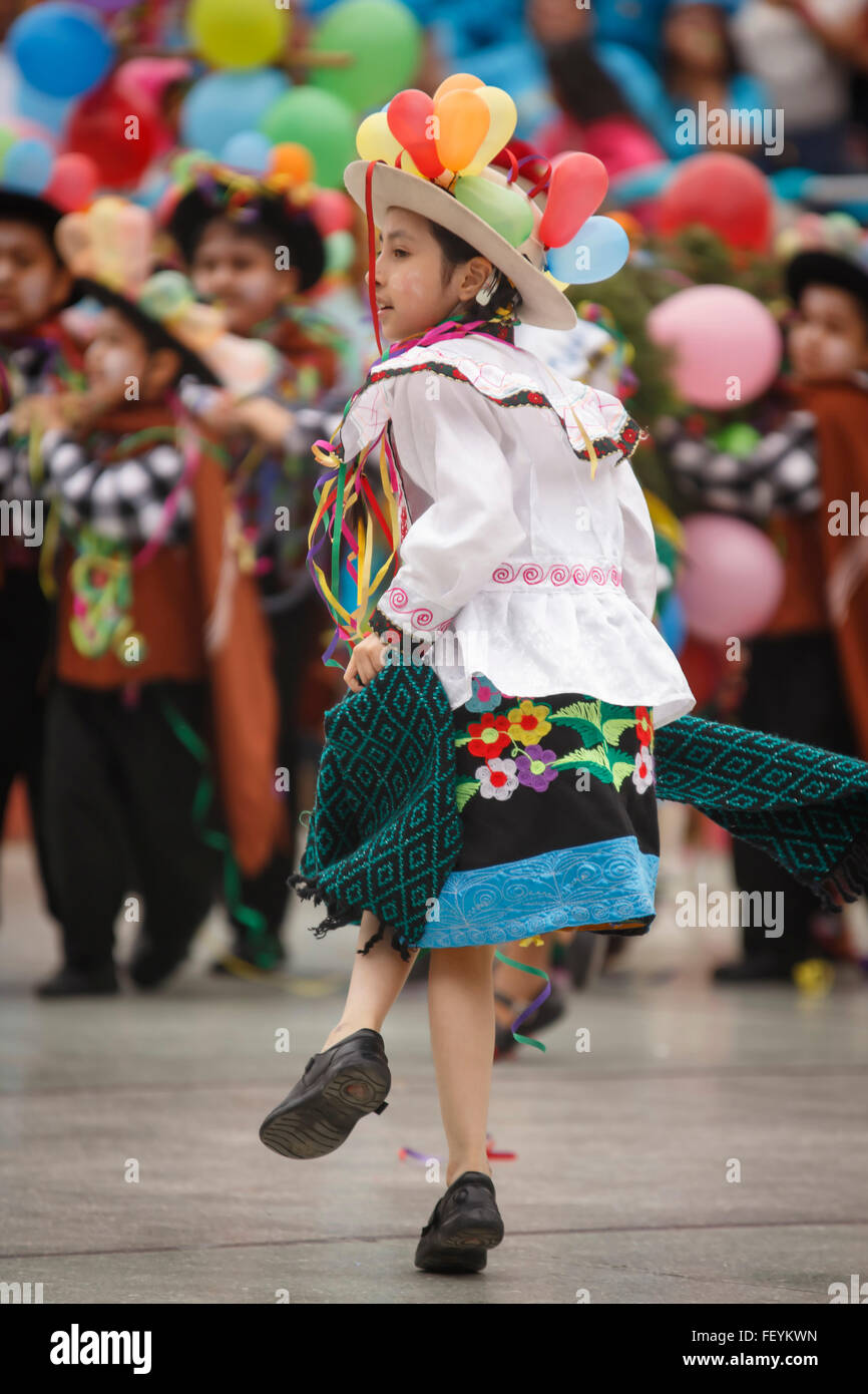 Danse folklorique du Pérou. Festival International de danses folkloriques de l'École El Buen Pastor, commune de Los Olivos, Lima, Pérou Banque D'Images