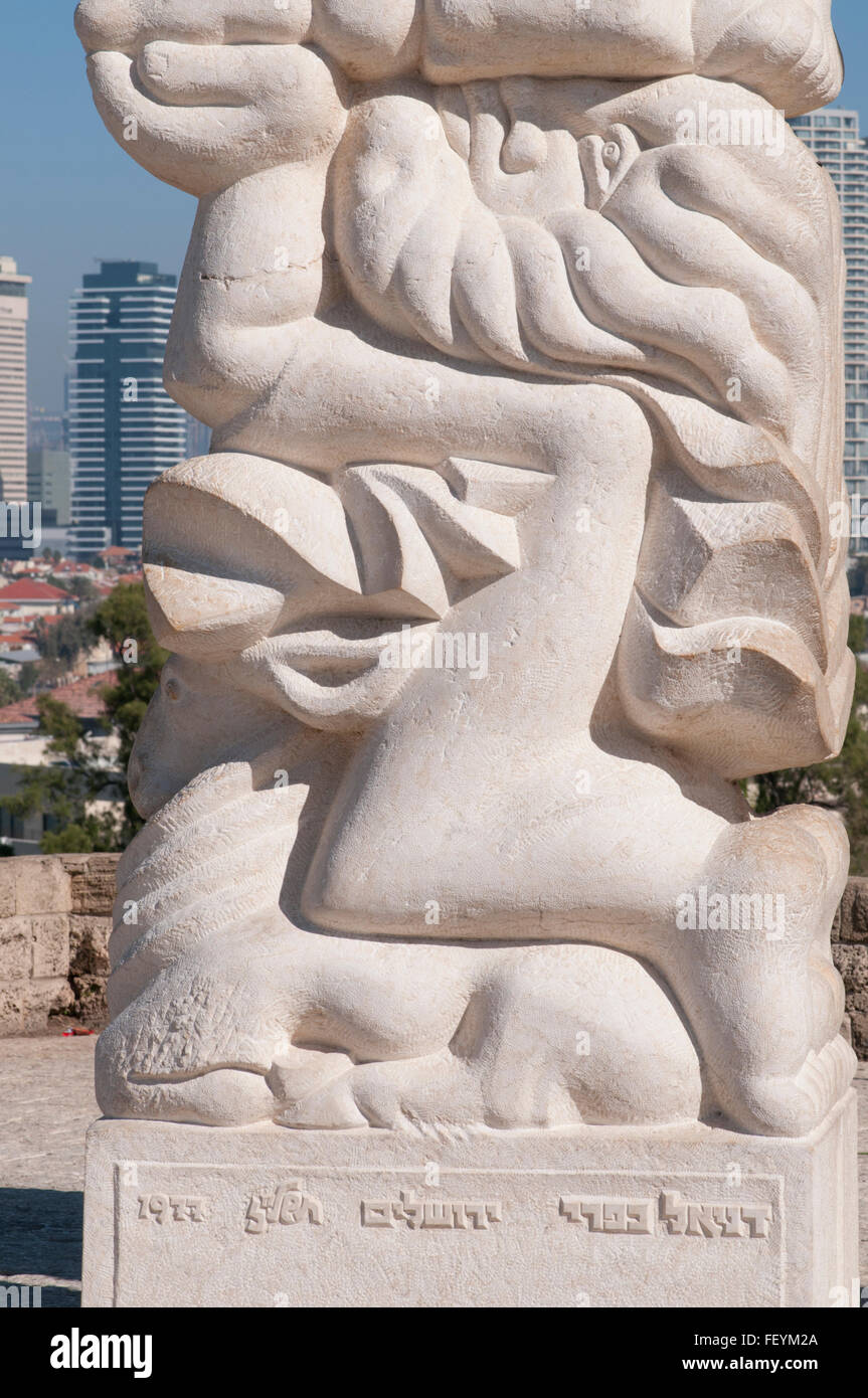 Israël, vieille ville de Jaffa Statue de la foi (aka porte de pierre  taillée) par Daniel Kafri, Abrasha Summit Park (Gan Hapisga), Donn Photo  Stock - Alamy