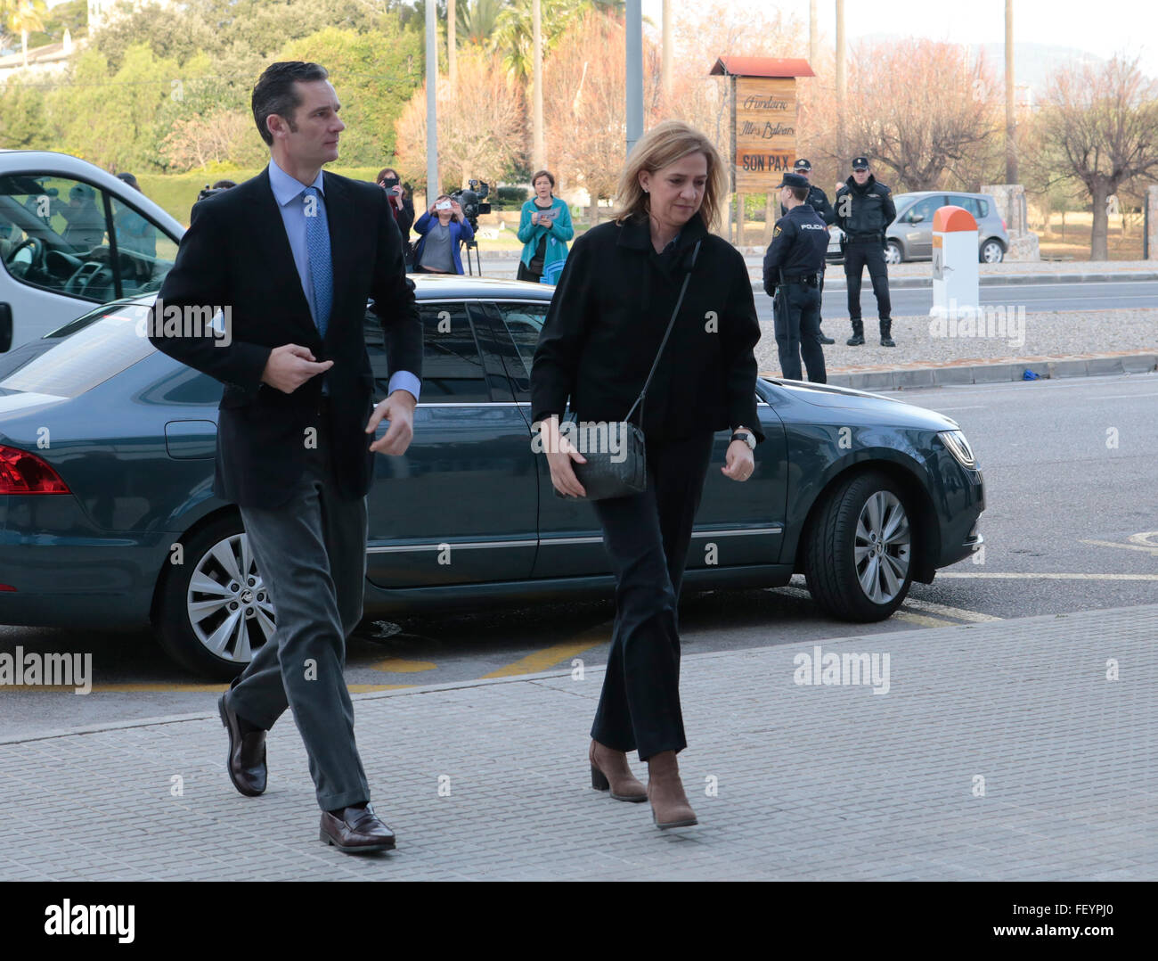 Palma de Mallorca, Espagne. Feb 9, 2016. La princesse Cristina d'Espagne (R) arrive au tribunal avec son mari Inaki Urdangarin de procès à Palma de Majorque. Credit : zixia/Alamy Live News Banque D'Images