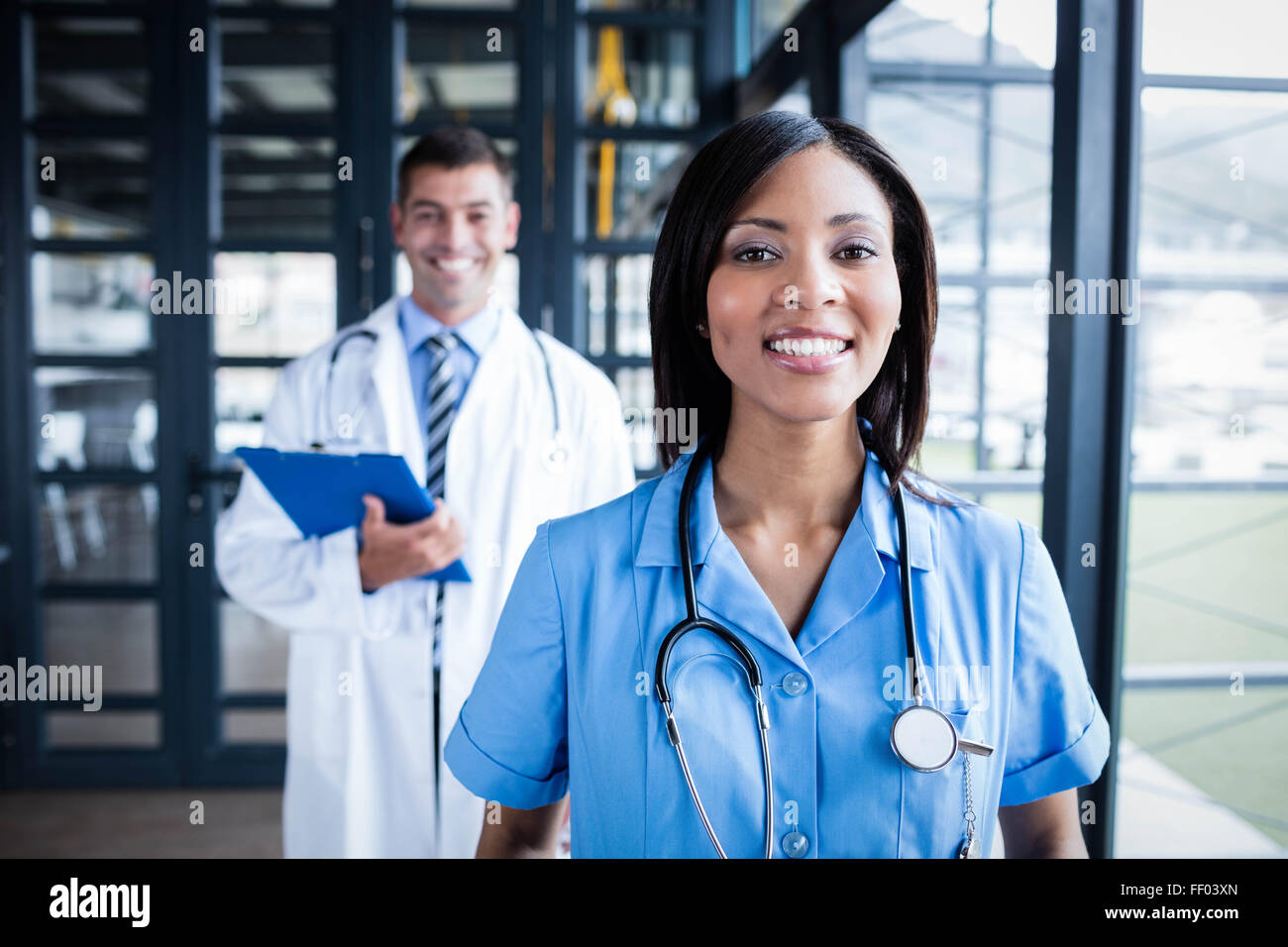 L'équipe médicale, smiling at camera Banque D'Images