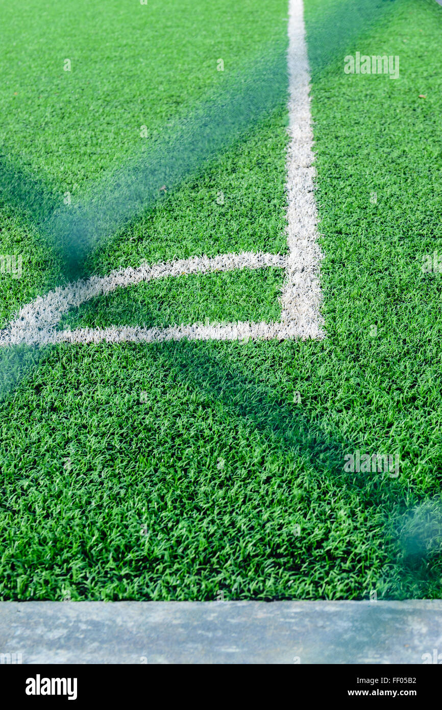 Terrain de football en gazon artificiel. Banque D'Images