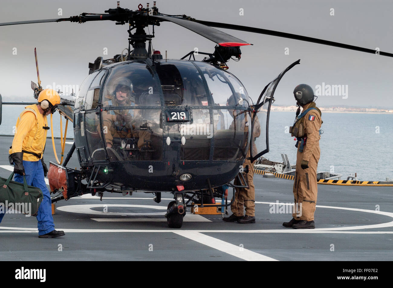 La marine française aérospatiale hélicoptères Alouette III sur le porte-hélicoptères Mistral Banque D'Images