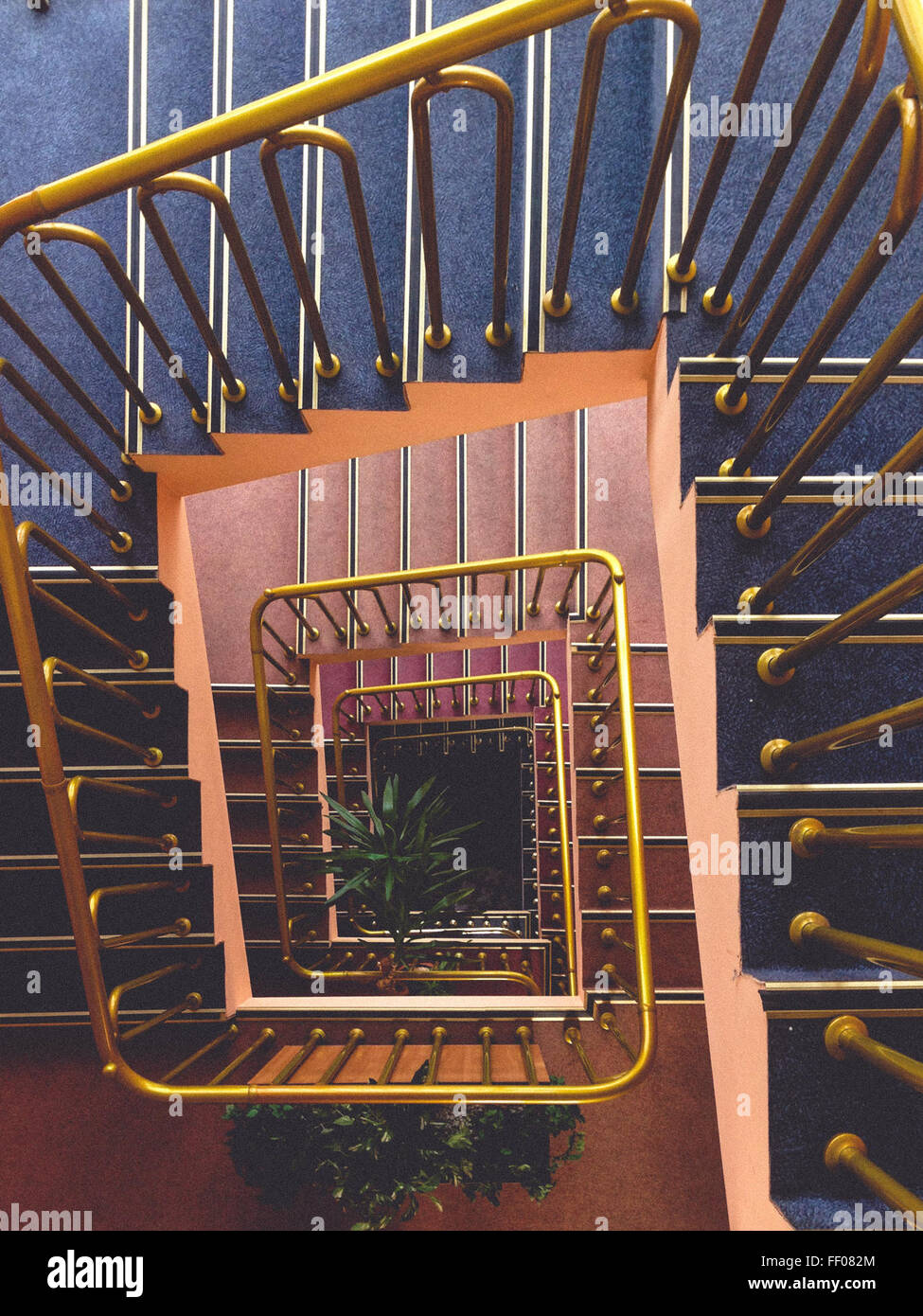 Escalier escher Banque de photographies et d’images à haute résolution ...