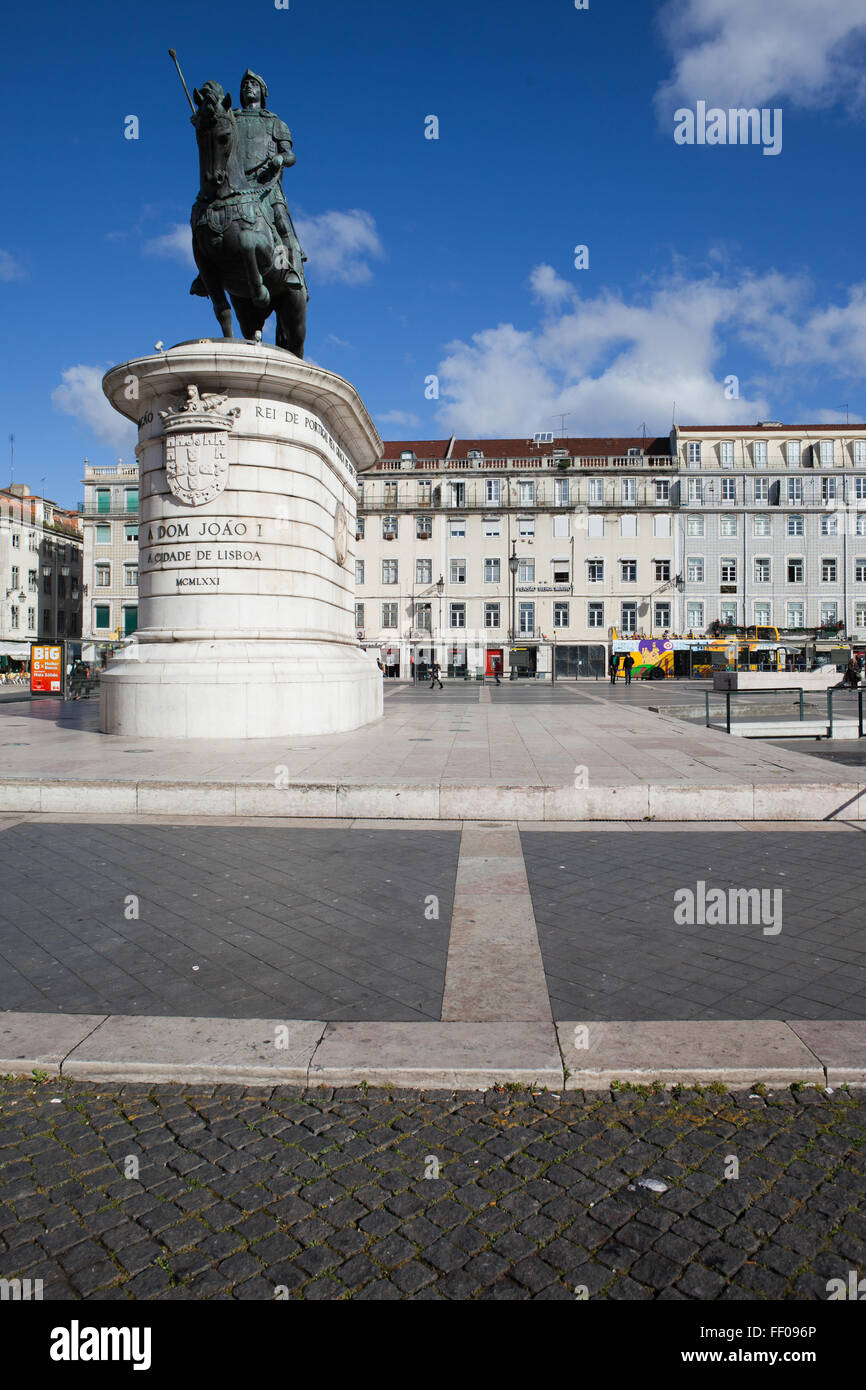 Portugal, Lisbonne, place Figueira avec statue équestre du roi Jean I, centre ville, quartier de Baixa Banque D'Images