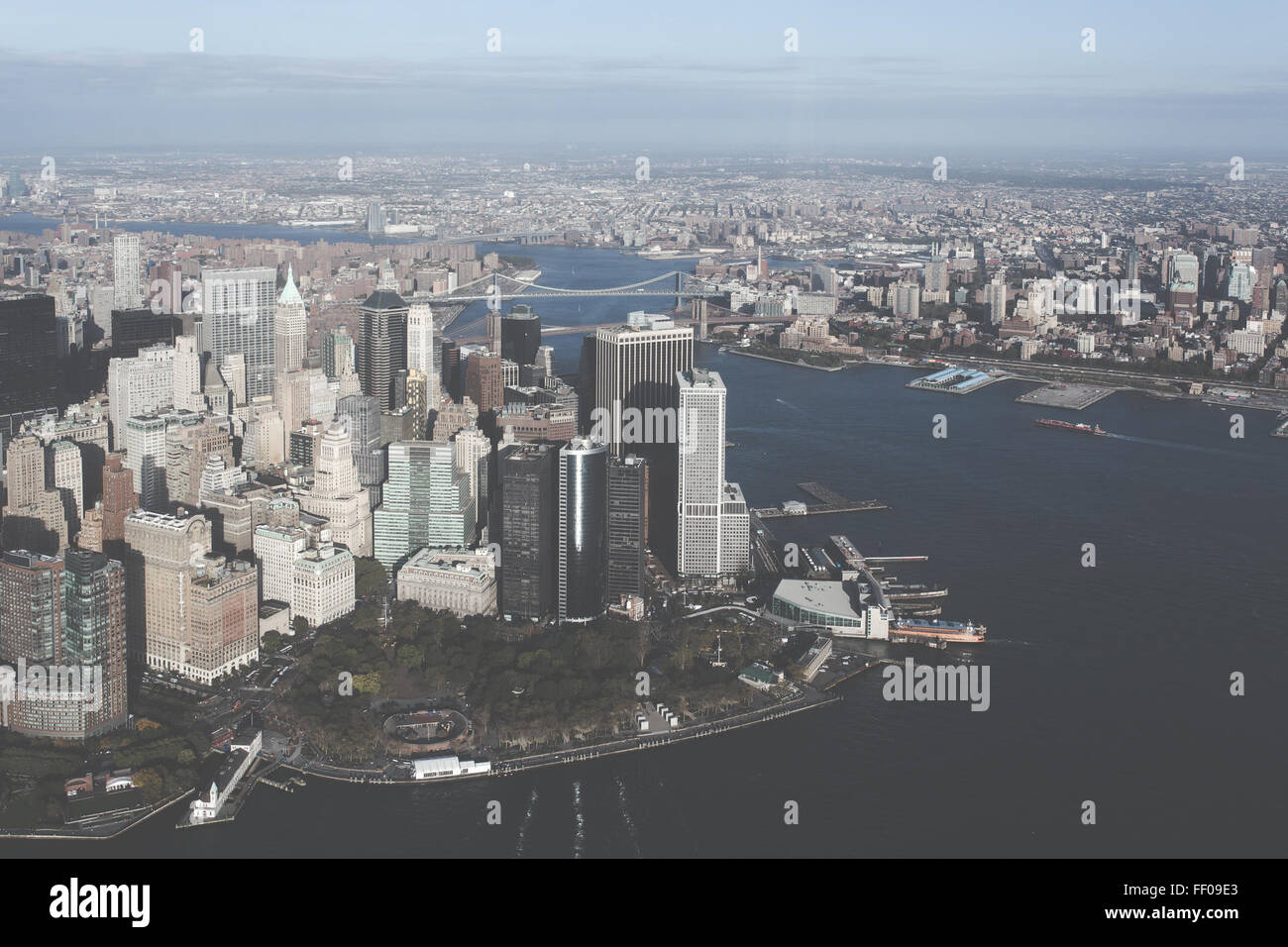 Vue aérienne de la ville avec des gratte-ciel Vue aérienne de la ville avec des gratte-ciel Banque D'Images