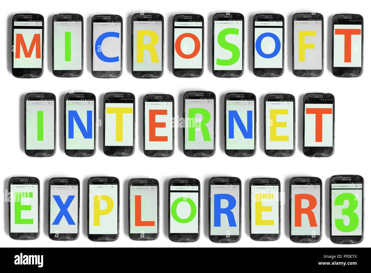 Microsoft Internet Explorer 3 écrit sur les écrans de smartphones photographié sur un fond blanc. Banque D'Images