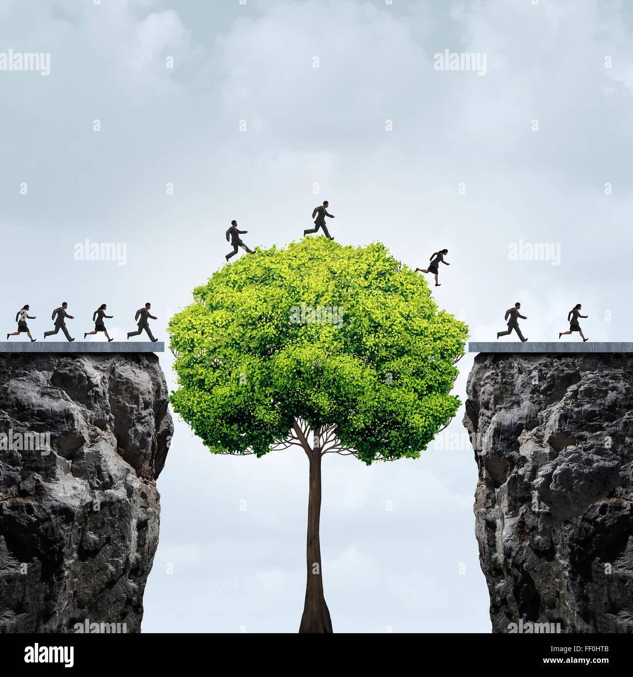 La croissance de l'entreprise occasion concept comme un groupe de gens d'affaires en profitant d'un grand arbre cultivé dans le temps de créer un pont à traverser et lier deux falaises séparée comme une métaphore de la motivation et de l'opportunisme de patience financière Banque D'Images