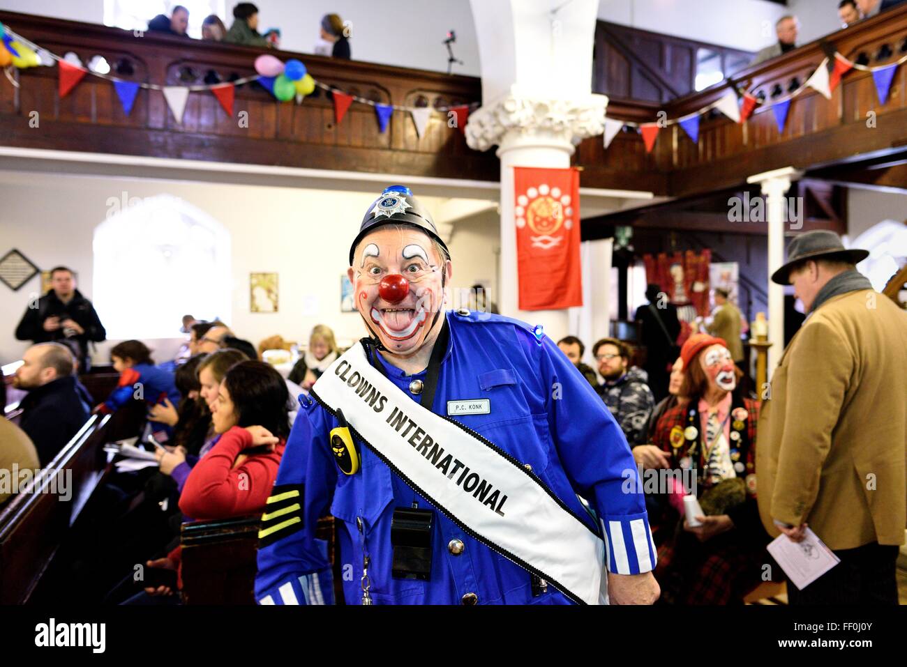 International se réunissent à tous les clowns Saint's Church, Londres, pour le 70e Congrès annuel de Grimaldi Service. Photo : PC Konk Banque D'Images