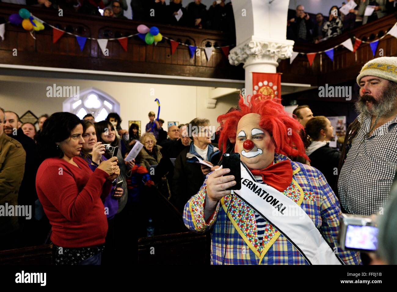 International se réunissent à tous les clowns Saint's Church, Londres, pour le 70e Congrès annuel de Grimaldi Service. Banque D'Images