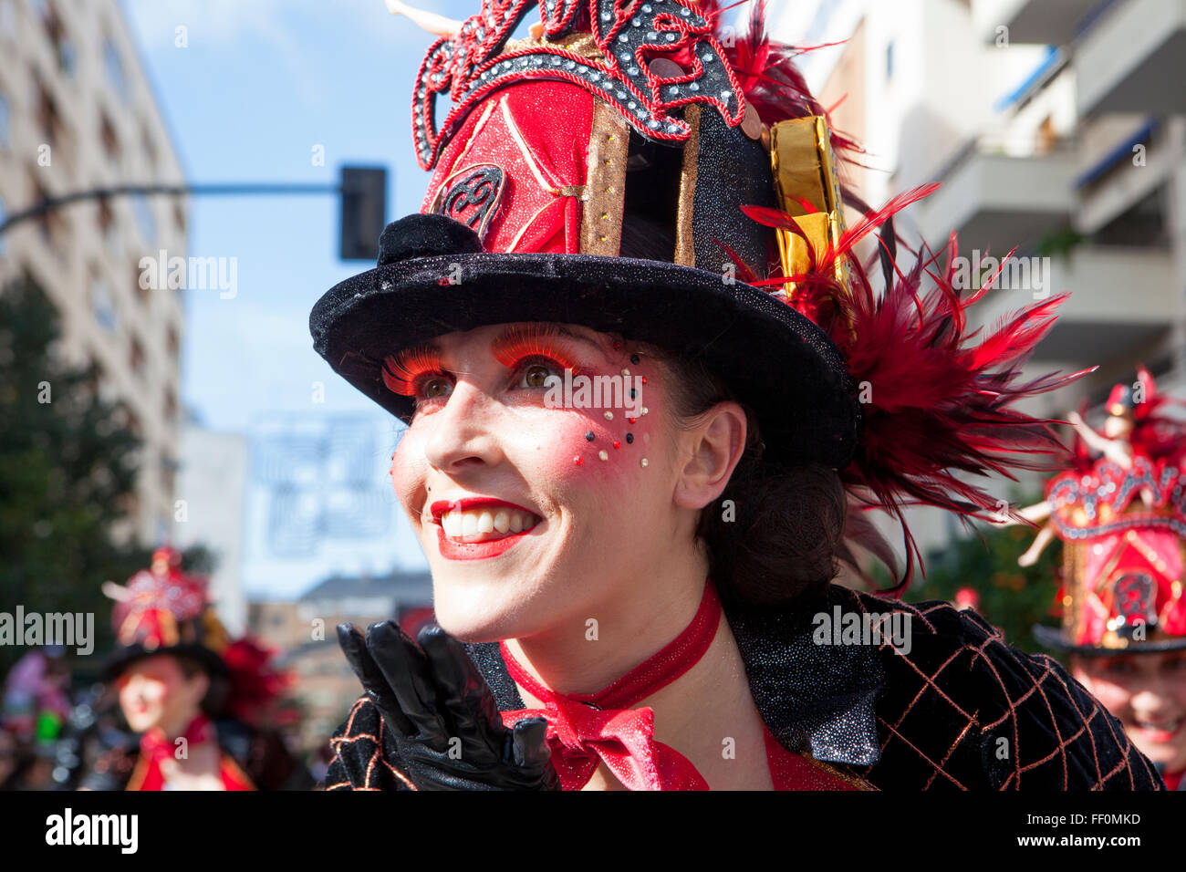 BADAJOZ, ESPAGNE, LE 7 FÉVRIER : Interprètes prendre part à le défilé des troupes à Badajoz Ville, le 7 février 2016. C'est Banque D'Images