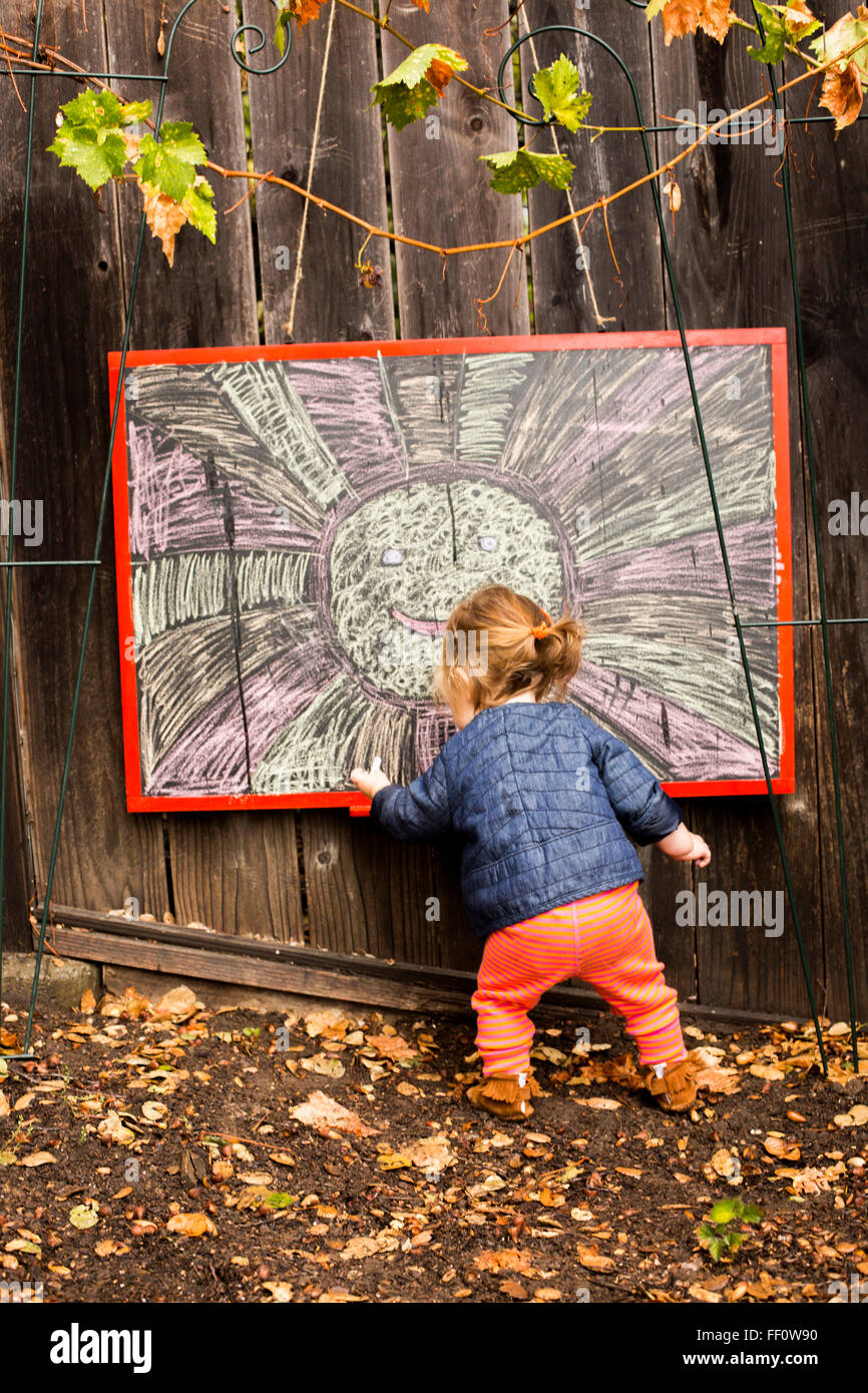 Caucasian baby girl outdoors Banque D'Images