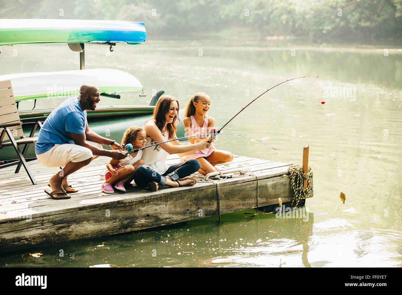 La pêche en famille dans la région de Lake Banque D'Images