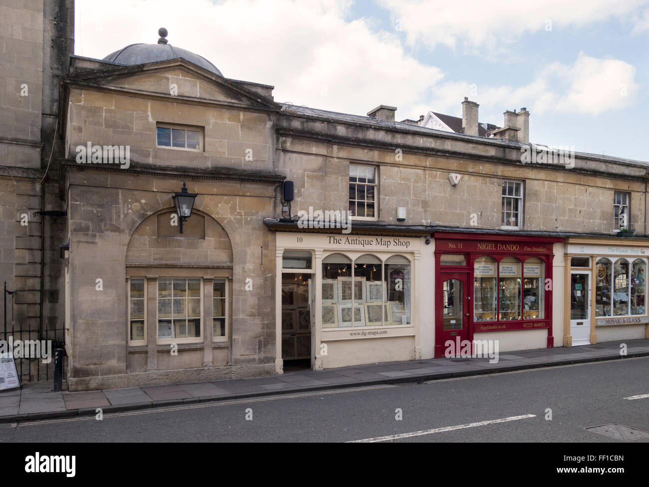 Boutiques sur Pulteney Bridge, Bath, Angleterre, Royaume-Uni Banque D'Images
