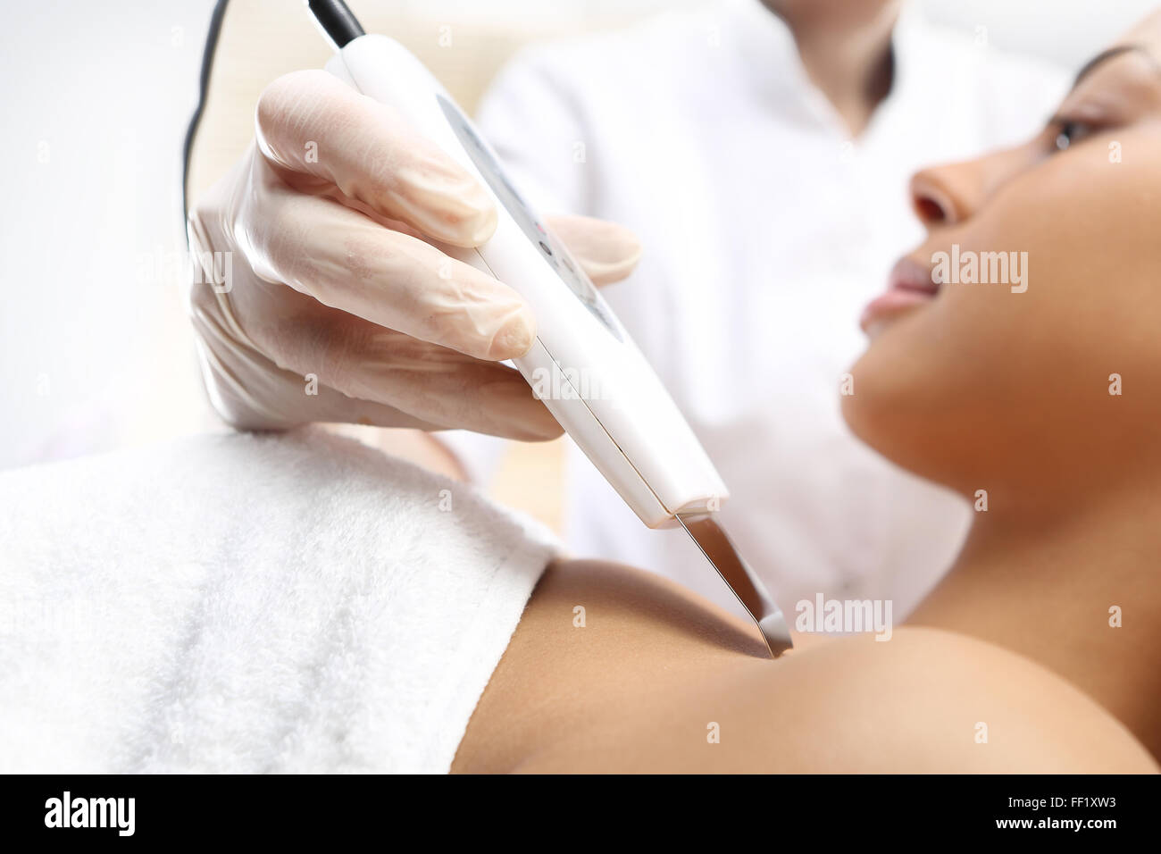 La cavitation peeling, soin de beauté. La cavitation peeling, soin de beauté Banque D'Images