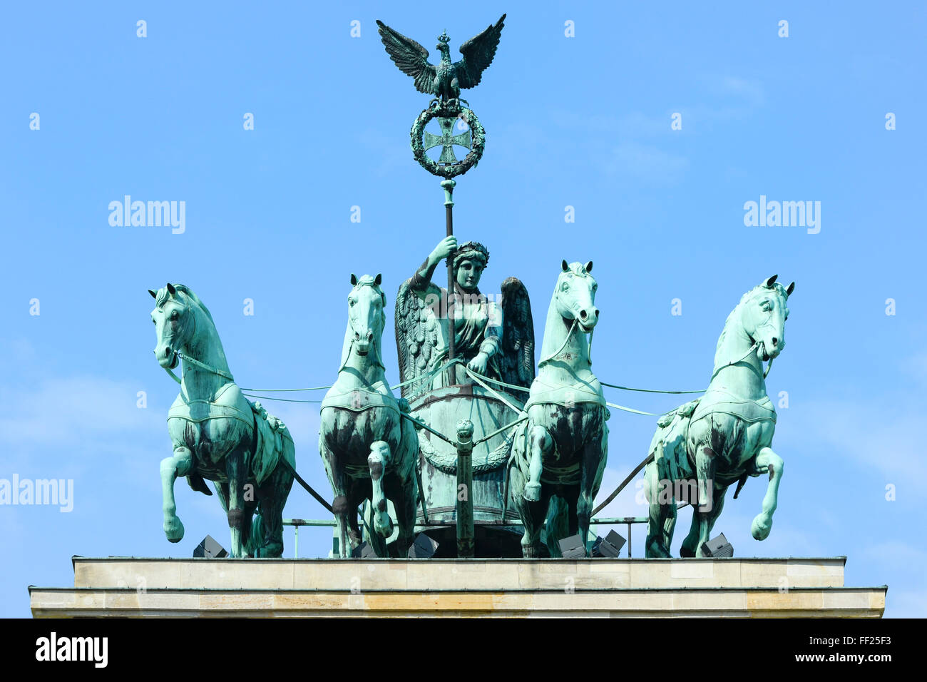 Sur Quadriga haut de la Brandenburger Tor, Berlin, Brandenburg, Germany, Europe Banque D'Images