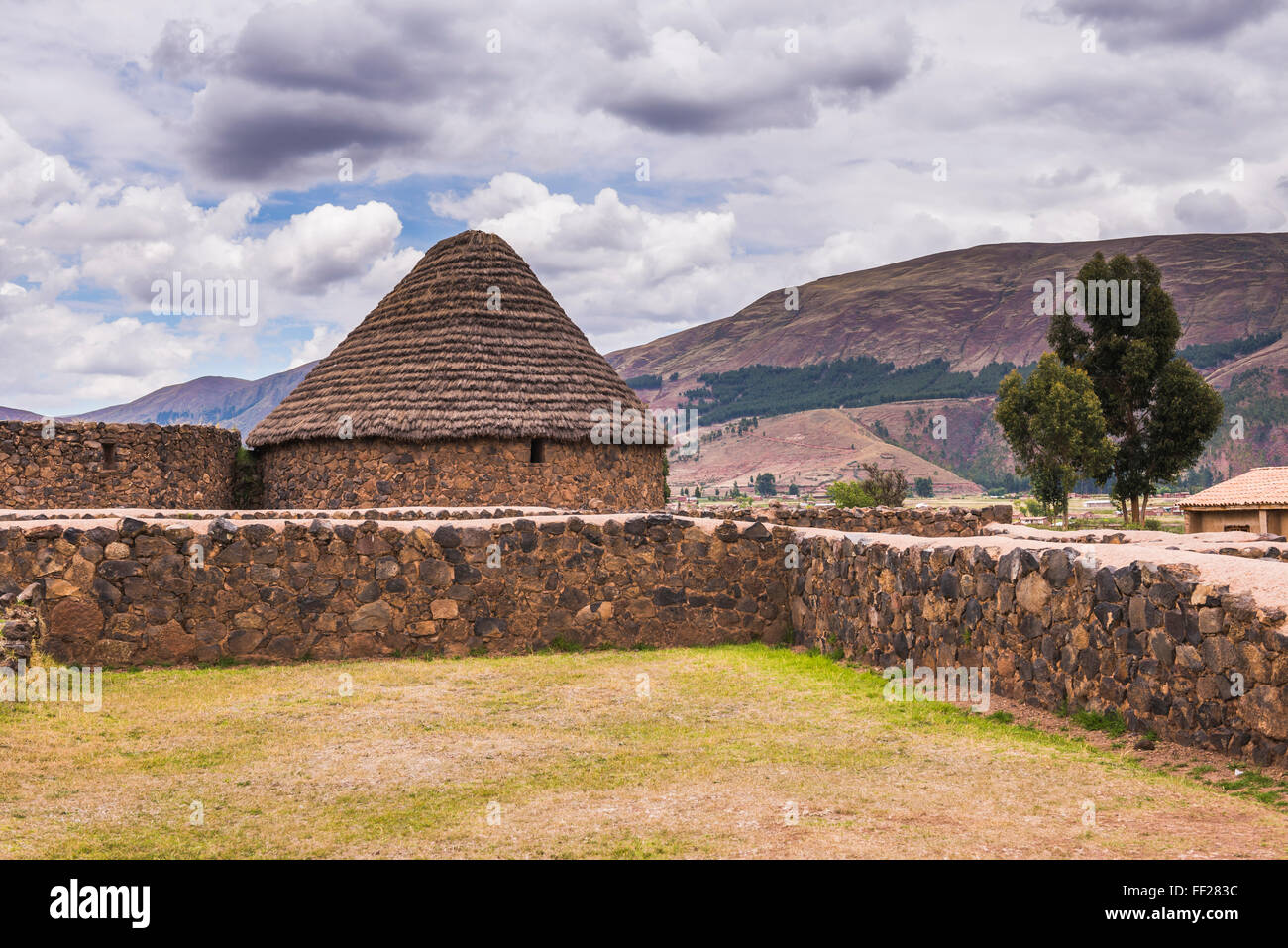 Raqchi ruines Inca, un archaeoRMogicaRM site dans la région de Cuzco, Pérou, Amérique du Sud Banque D'Images
