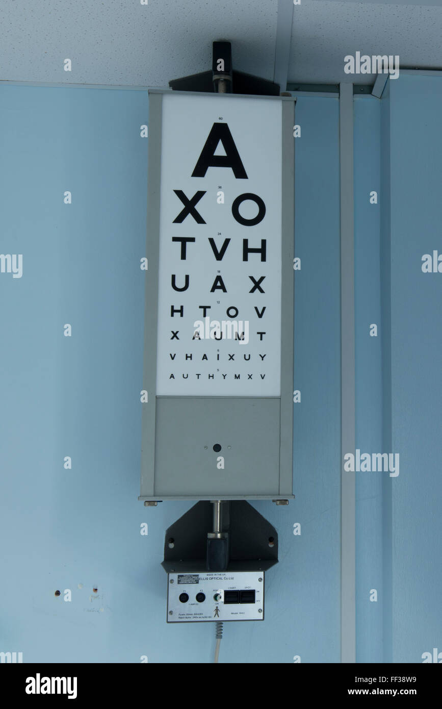 L'essai d'oeil graphique au Département de l'ophtalmique maintenant fermé QE II Hôpital, Welwyn Garden City, Hertfordshire. Banque D'Images