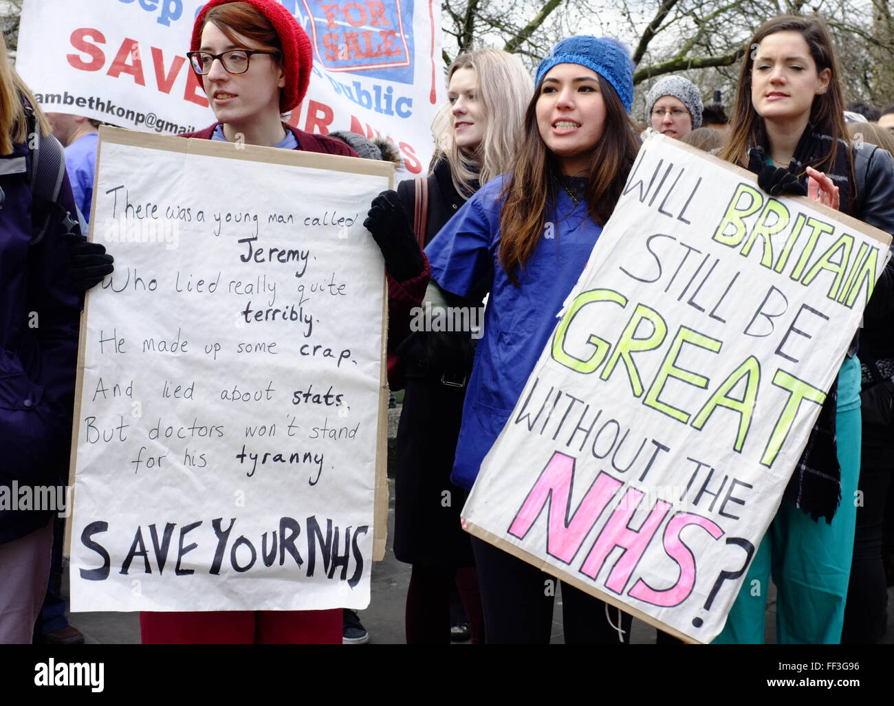 Londres, Royaume-Uni. 10 fév, 2016. Les médecins en grève de la route sur un piquet à l'extérieur de l'hôpital St Thomas à Londres. Crédit : Jay/Shaw-Baker Alamy Live News Banque D'Images