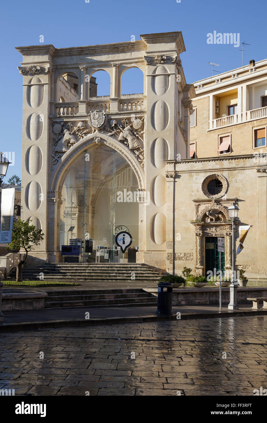 Sedile / Siège avec bureau d'information touristique et la chapelle, Lecce, Pouilles, Italie Banque D'Images