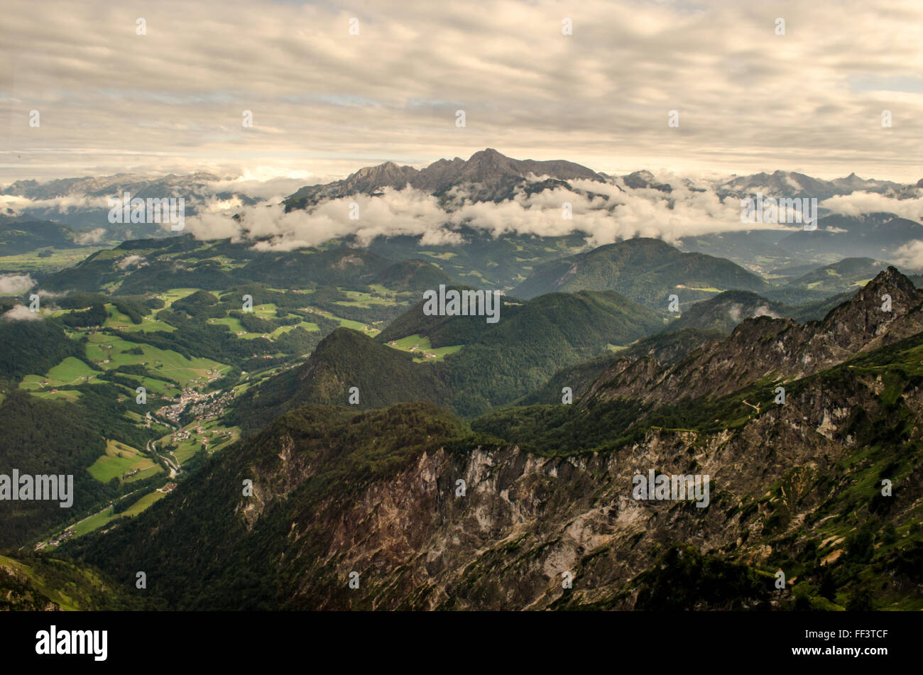 Vue de l'Undersberg Mountain, près de Salzbourg, Autriche, Europe de montagnes de l'UE avec les nuages Banque D'Images