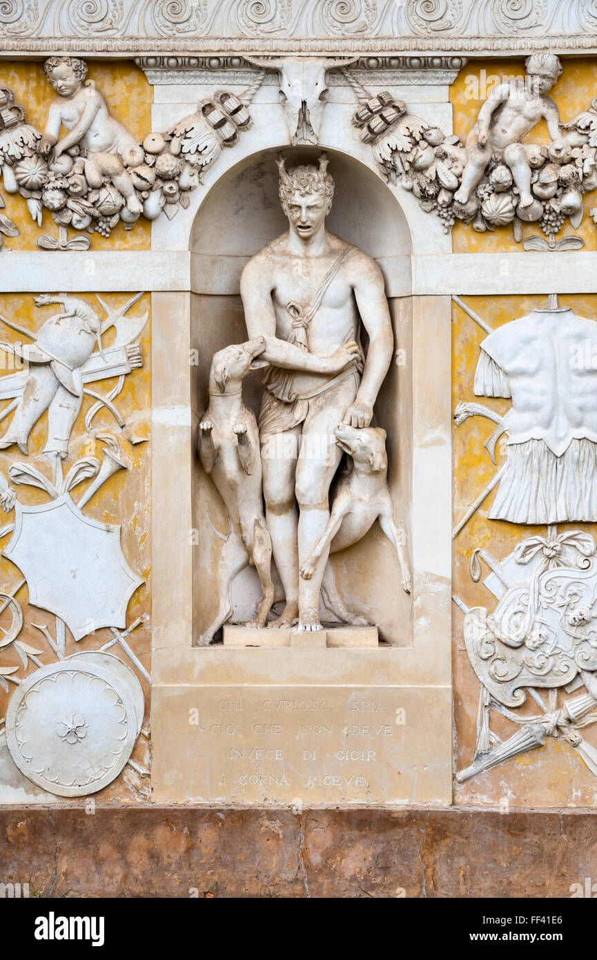 Statue d'Actaeon transformée en cerf, dans le nymphée de la Villa Barbaro (Villa di Maser), Vénétie, Italie, construite par Andrea Palladio en 1560 Banque D'Images