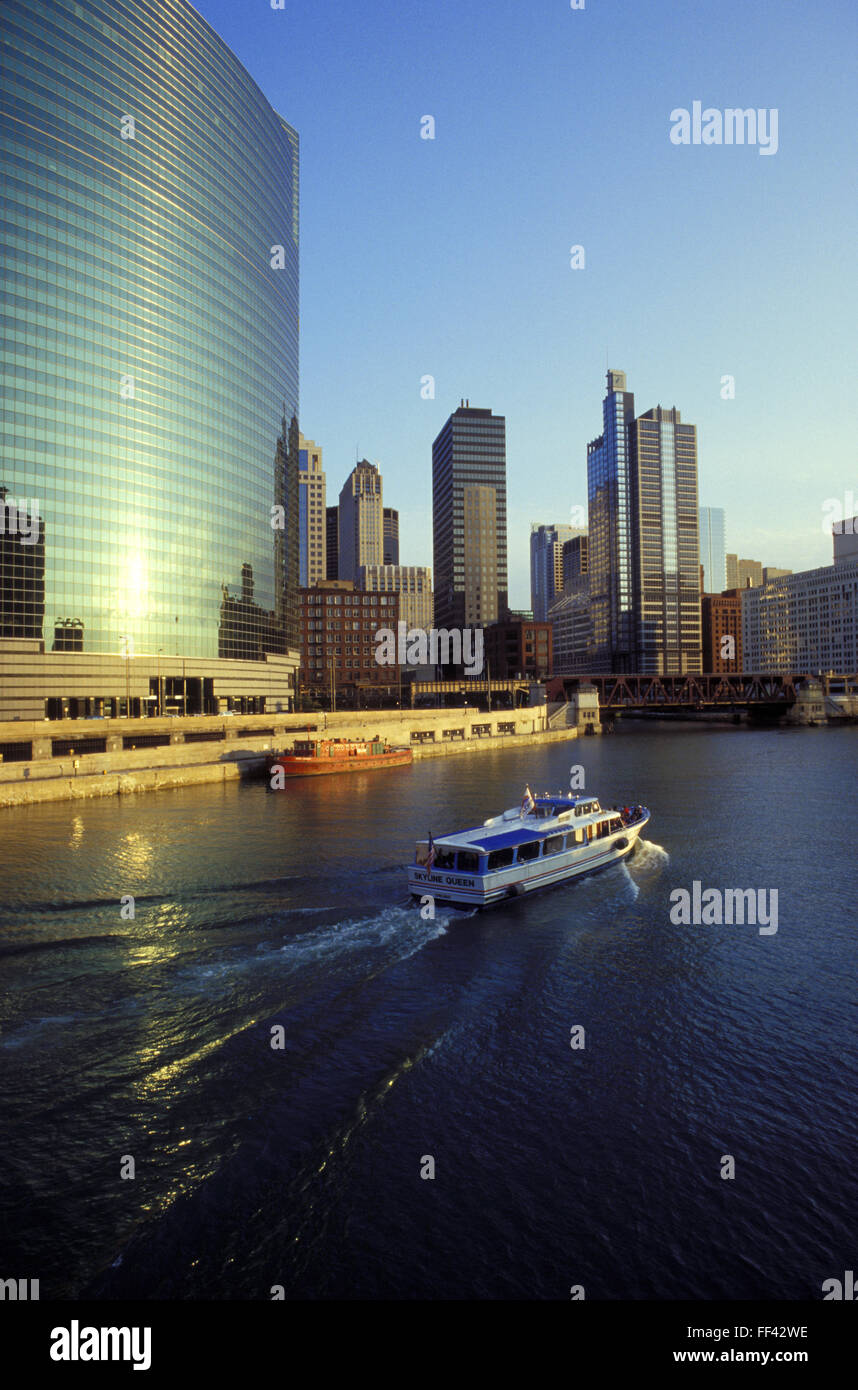USA, États-Unis d'Amérique, Chicago, bâtiment 333 West Wacker Drive à la rivière Chicago. USA, Europa Amerik Banque D'Images