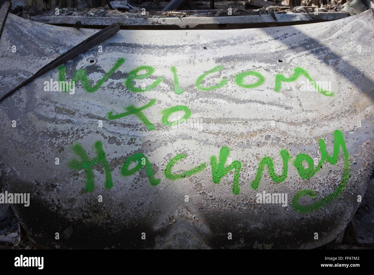 Bienvenue à Hackney graffiti sur une voiture le long de Clarence road, Pembrey estate, Hackney, à la suite d'une 3ème nuit d'émeutes à Londres. Banque D'Images