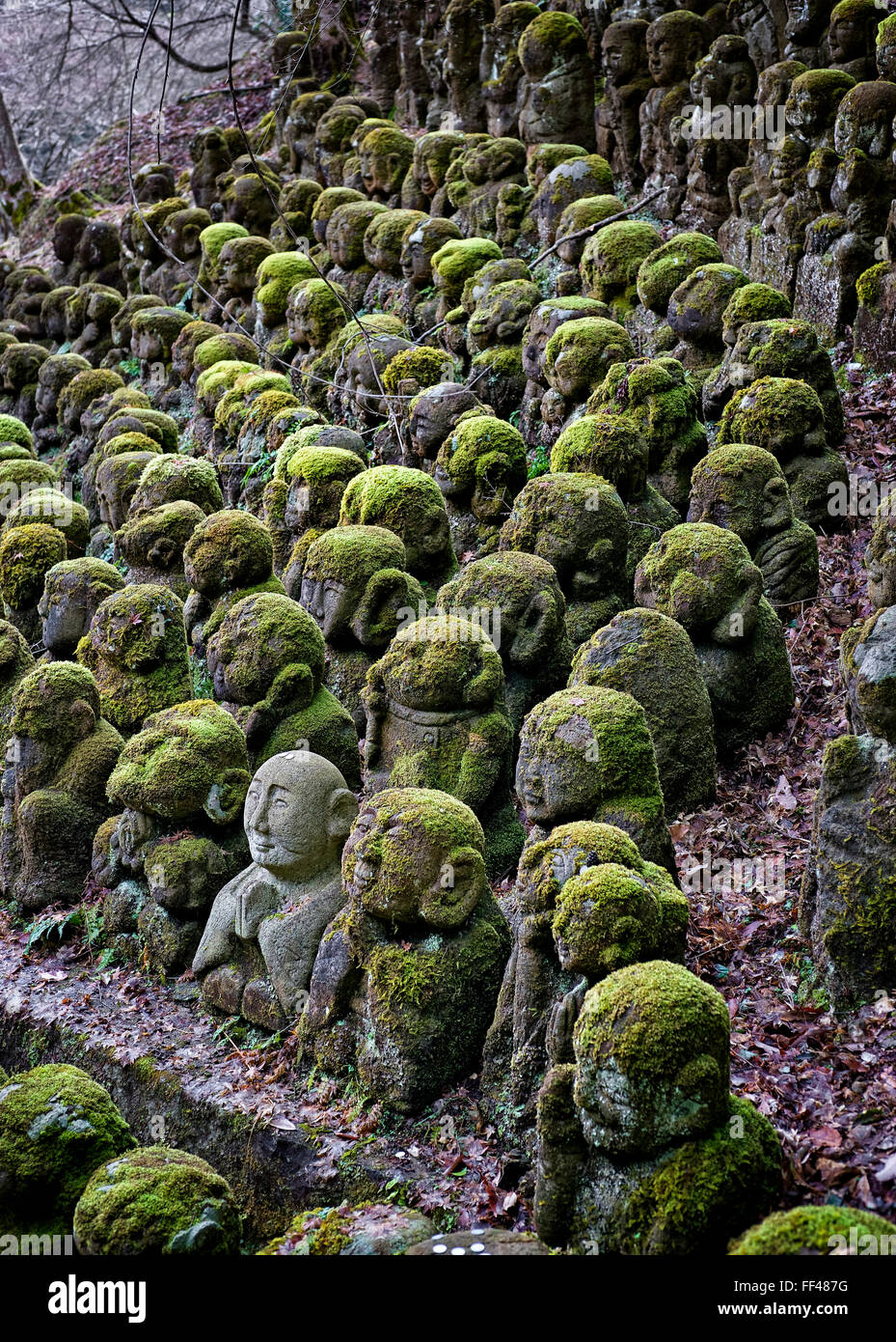 Le Japon, l'île de Honshu, Kansai, Kyoto, de statues dans Otagi-Nenbutsuji temple. Banque D'Images
