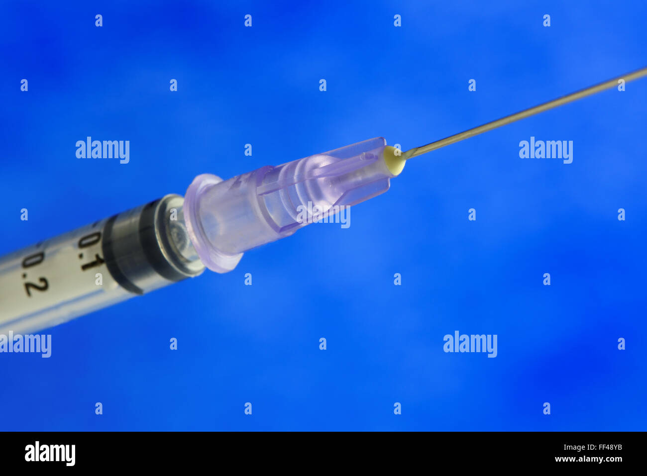 Gros plan d'une seringue hypodermique et aiguille. Les d o f. Concept de la santé et de la médecine. Banque D'Images