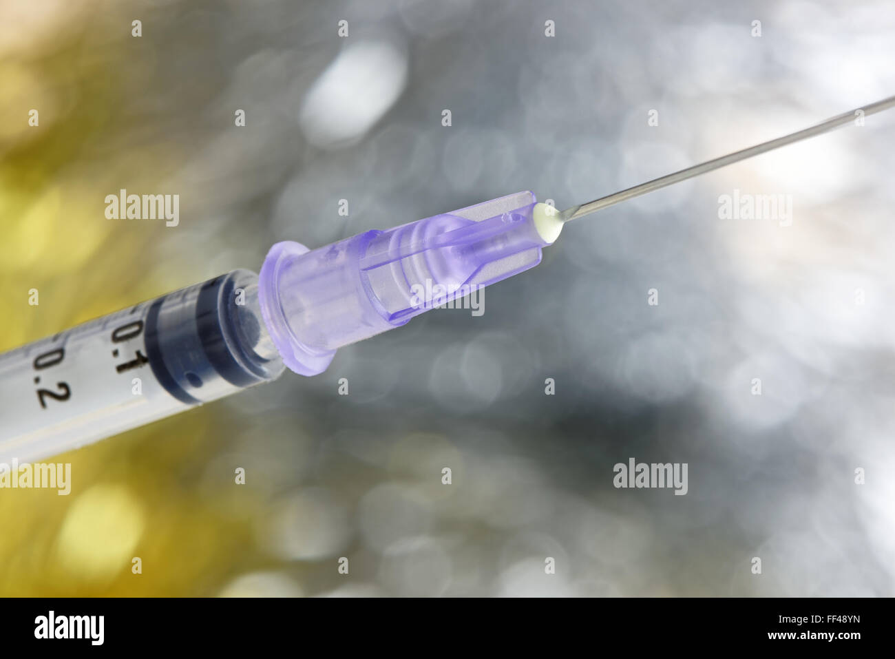 Gros plan d'une seringue hypodermique et aiguille. Les d o f. Concept de la santé et de la médecine. Banque D'Images