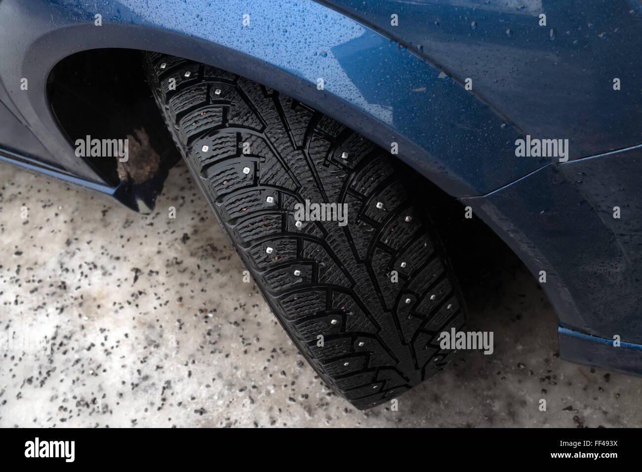 Bridgestone ice cruiser 7000. Шипованная резина на асфальте. Ошиповка зимних шин липучек. Са3000 ошиповка. Использовать шипы.