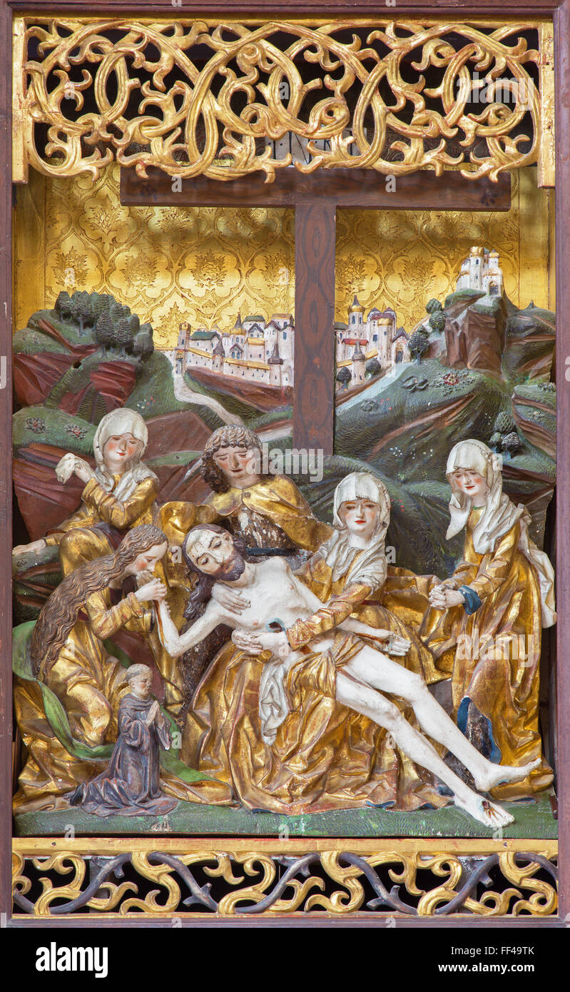 NEUBERG AN DER MURZ, Autriche - 13 septembre 2015 : Les dépôts polychrome sculpté (Piéta) dans gothique Dom par artiste inconnu Banque D'Images