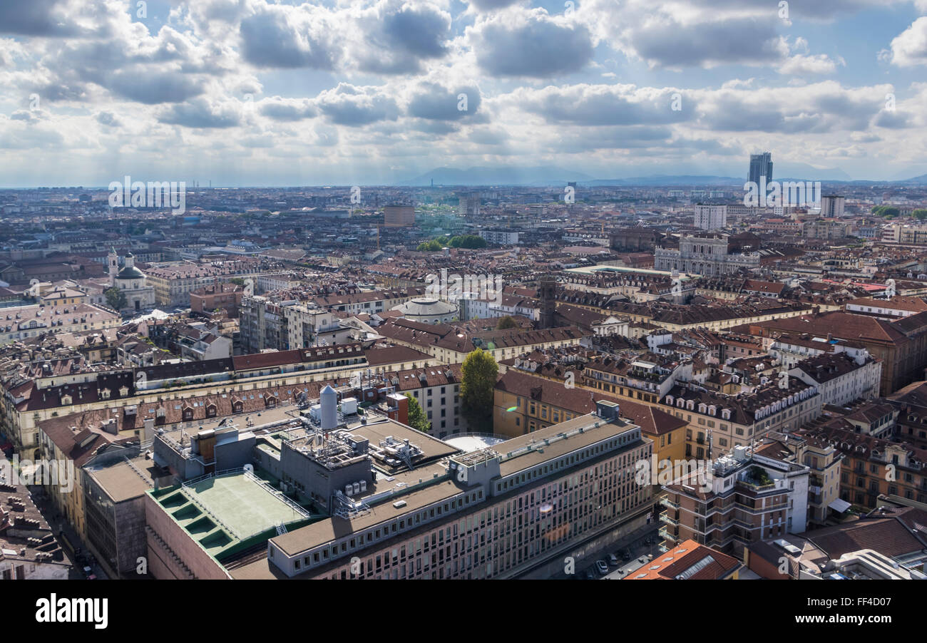 Vue panoramique du centre-ville de Turin/Turin, Piémont, Italie, vu depuis le haut de Mole Antonelliana. Banque D'Images