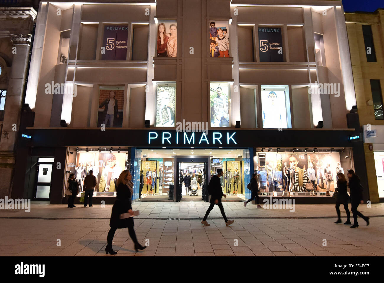 Primark store sur la rue Queen, à Cardiff, Pays de Galles du Sud. Banque D'Images