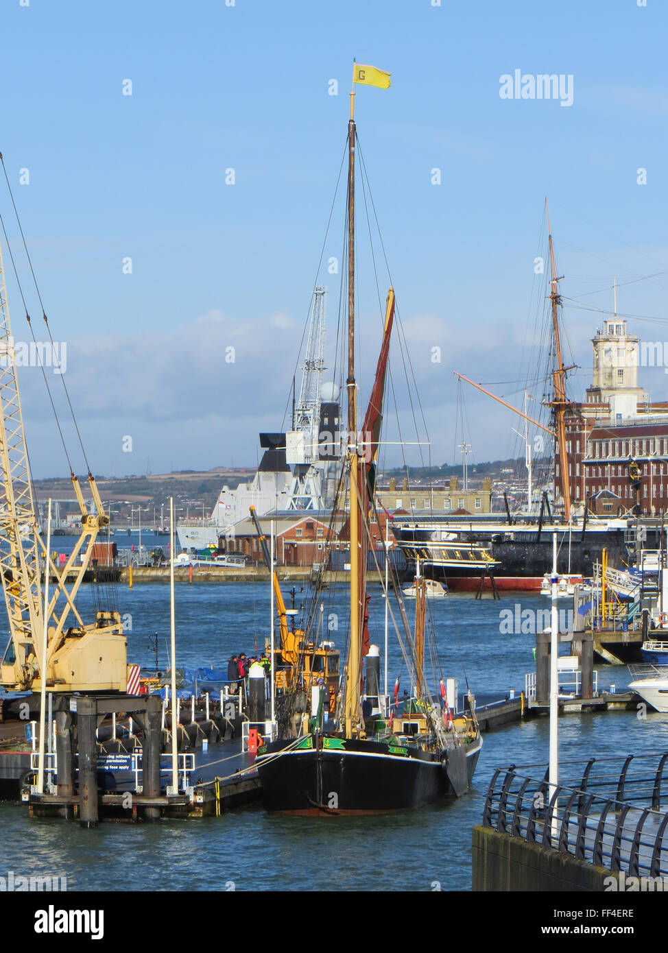 Barge de la Tamise à Portsmouth Banque D'Images