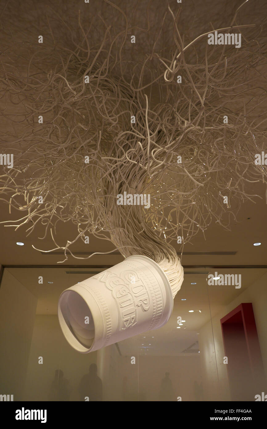 Tasse géante affichée dans l'art de nouilles Cup Noodles Museum, Yokohama Banque D'Images